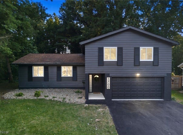 1700 Karg Drive, Akron, OH 44313