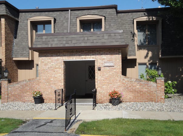 8805 Janeway Court, Munster, IN 46321