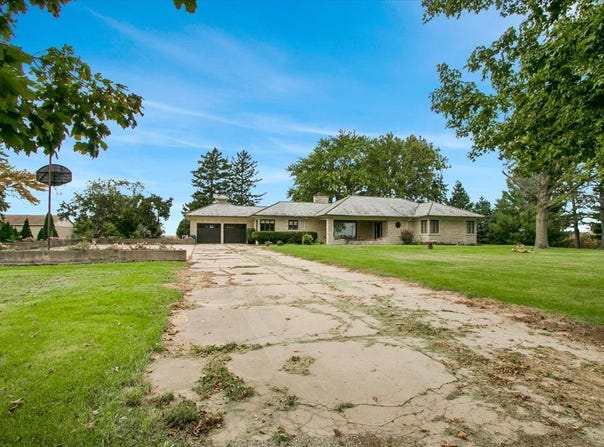 3255 E 12th Road, Ottawa, IL 61350