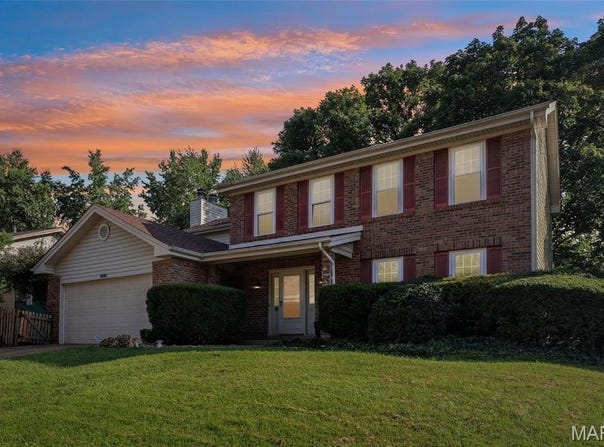 800 Eaglebrooke Drive, Ballwin, MO 63021