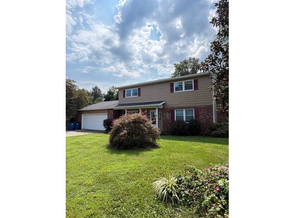 1203 Jonathan Dr, Olney, IL 62450