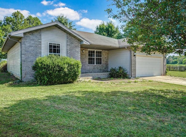 5474 Bradley Avenue, Pleasant Hope, MO 65725