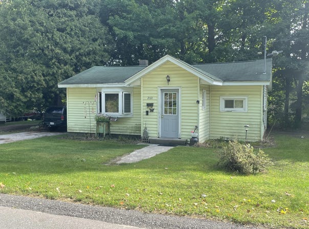 260 N Pine Street, Shelby, MI 49455