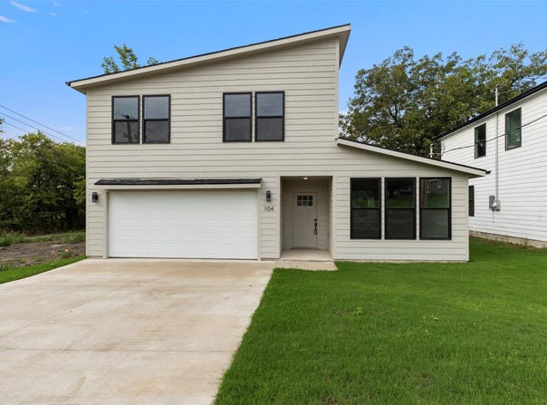 104 E Miller, Whitewright, TX 75491