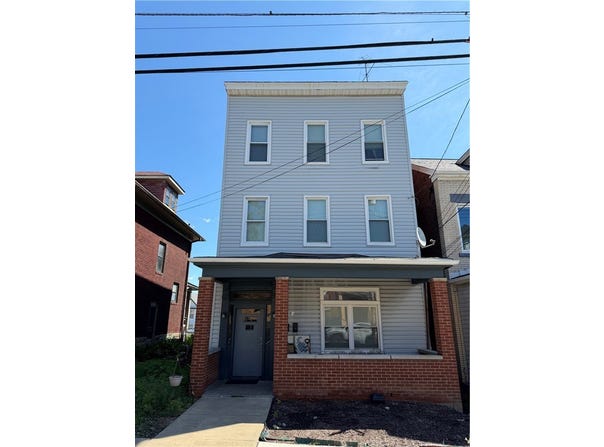 1910 Rockledge St, Spring Hill, PA 15212