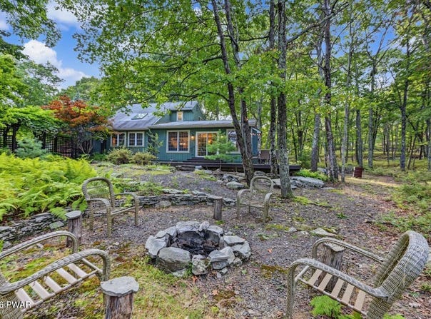 101 High Ridge Road, Dingmans Ferry, PA 18328