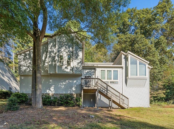 587 Farmbrook Trail NE, Kennesaw, GA 30144