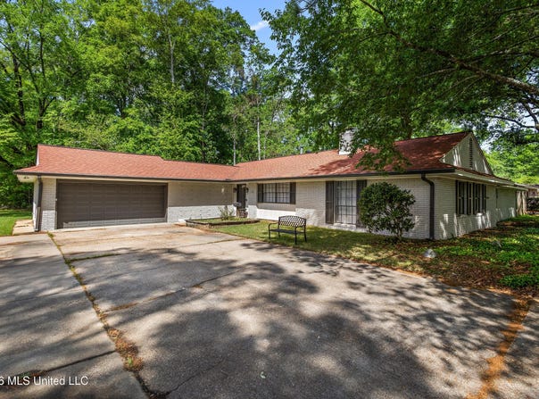 5144 Reddoch Drive, Jackson, MS 39211