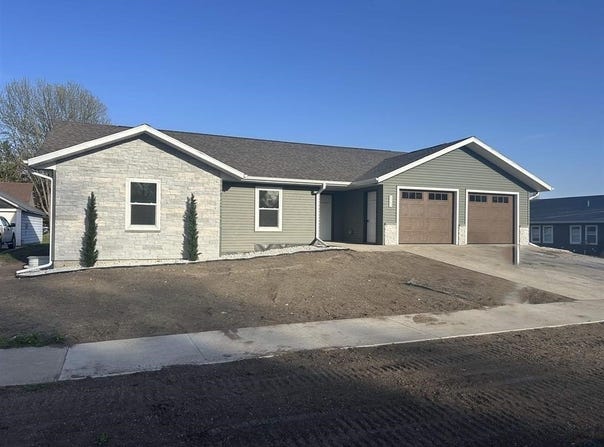 623 6th Ave, Sheldon, IA 51201