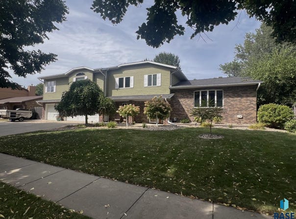 708 E Alder Ln, Sioux Falls, SD 57105