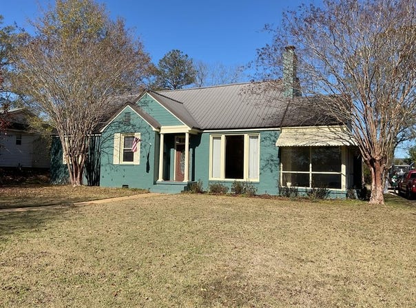 11 E First St, LUVERNE, AL 36049