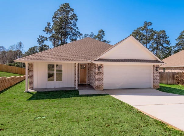 825 Village Gate, Nacogdoches, TX 75961