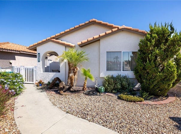 1083 Sombra Way, San Jacinto, CA 92582
