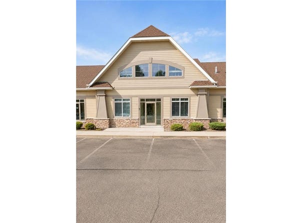 7965 Stone Creek Drive, Chanhassen, MN 55317