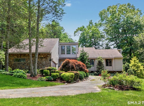 4 Scenic Hill Lane, Monroe, CT 06468