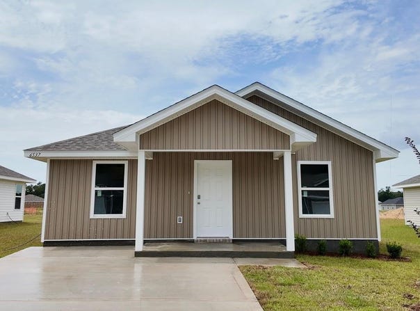 6537 Firefly Dr, Milton, FL 32583