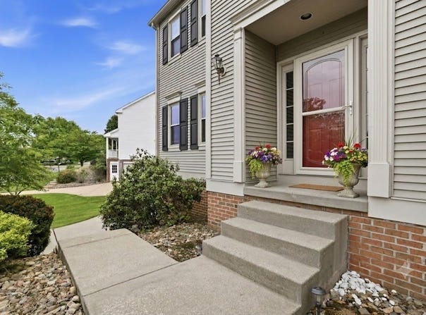 333 Warrick Dr, Mars, PA 16046
