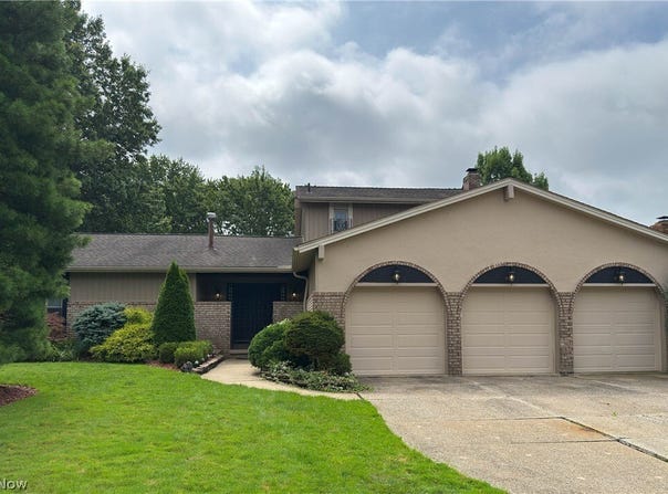 3466 CLOVER DRIVE, BRUNSWICK, OH 44212