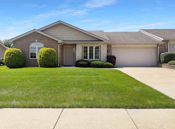 9898 Hart Street, St. John, IN 46373