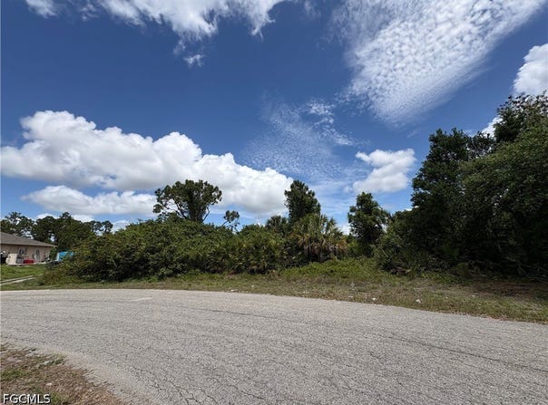 685/687 Chestnut Street E, Lehigh Acres, FL 33974