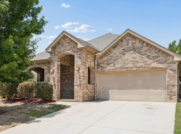 425 Corriente Trail, Azle, TX 76020