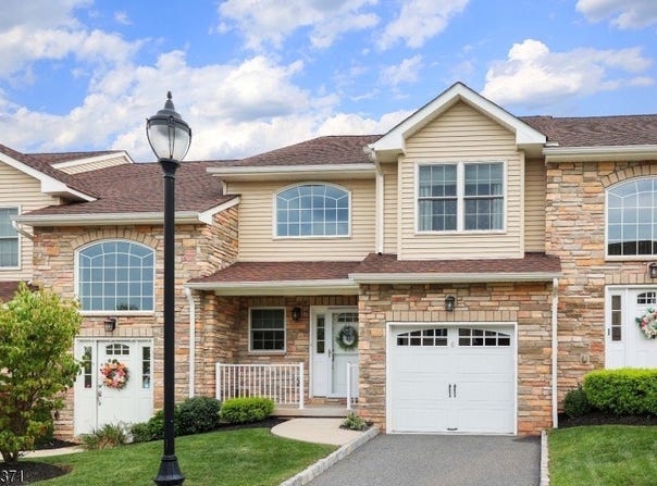 6 Harvey Ct, Clark Twp., NJ 07066-2938