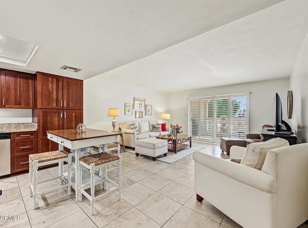 7940 E CAMELBACK Road, Scottsdale, AZ 85251