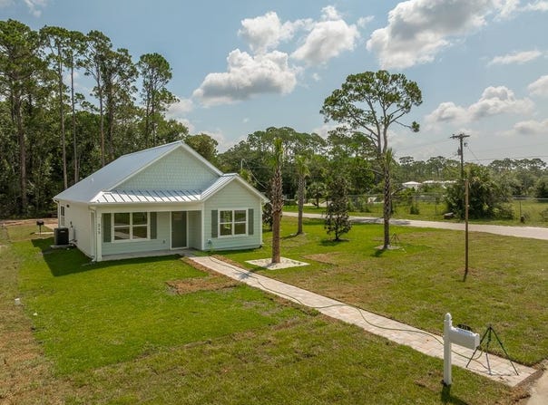 215 15th St, Apalachicola, FL 32320