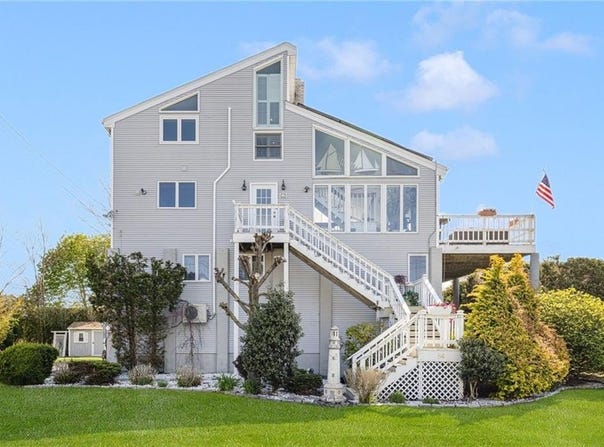 84 Dundas Avenue, Warwick, RI 02888