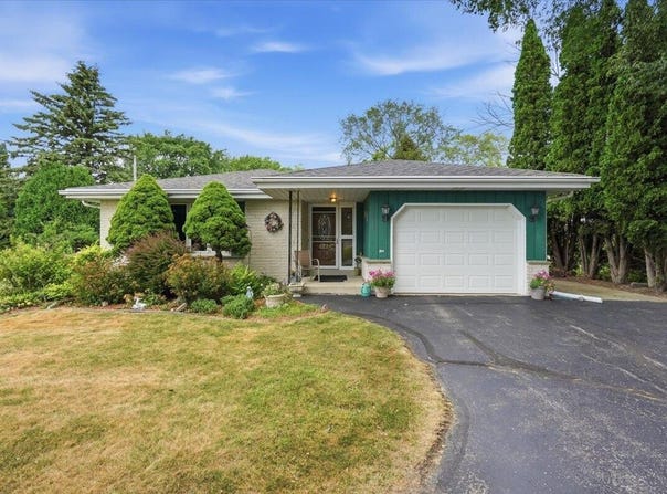 3444 E County Line Rd, Oak Creek, WI 53154