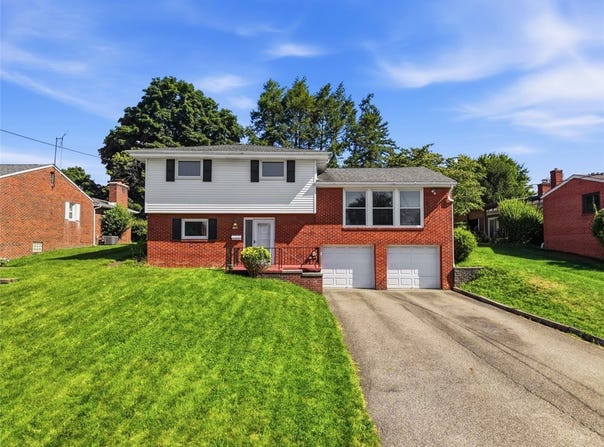 126 Elbrook Dr, Natrona Heights, PA 15065
