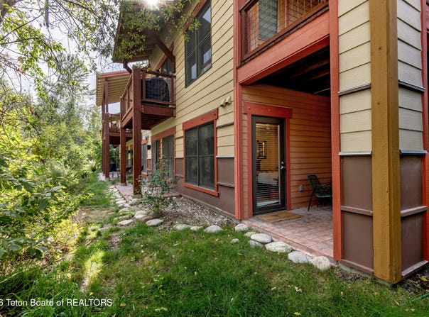 2740 SHADOWMOON Lane, Driggs, ID 83422