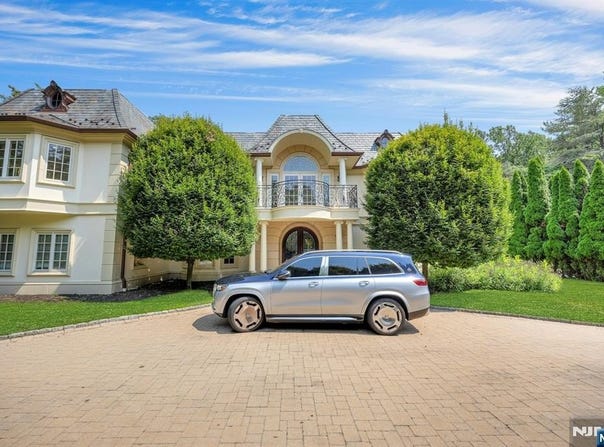 186 Hoover Drive, Cresskill, NJ 07626