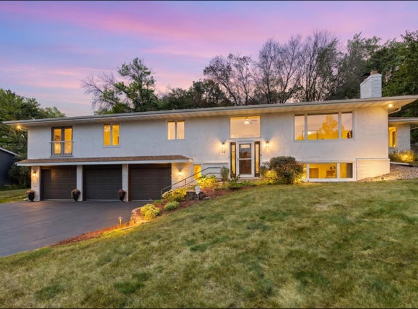 20 Willow Wood Drive, Excelsior, MN 55331