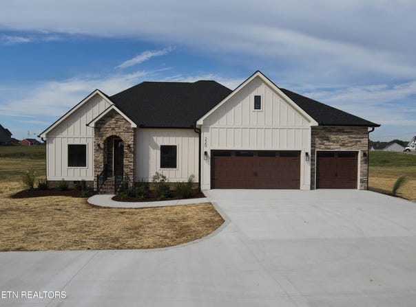 220 Cattlemans Drive, Sparta, TN 38583