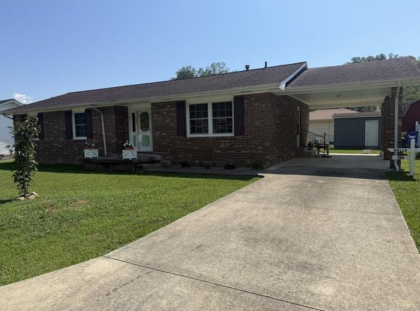 194 Wallen Drive, Van Lear, KY 41265