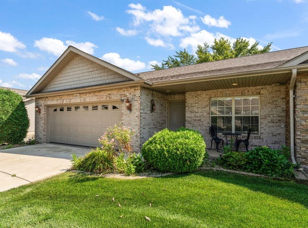 901 Veterans Lane, Crown Point, IN 46307