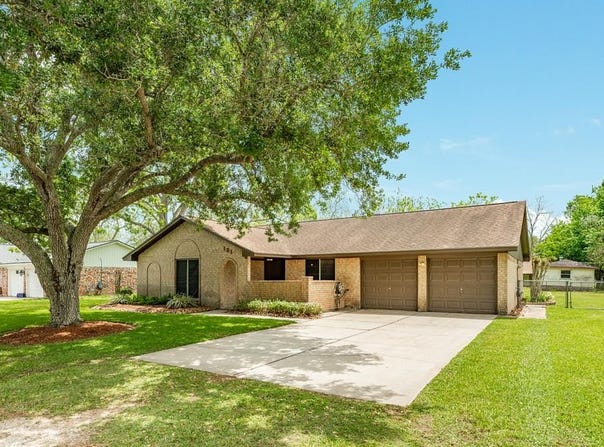 131 Singleton, Jones Creek, TX 77541