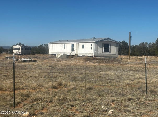 25085 Hillcrest Drive, Seligman, AZ 86337