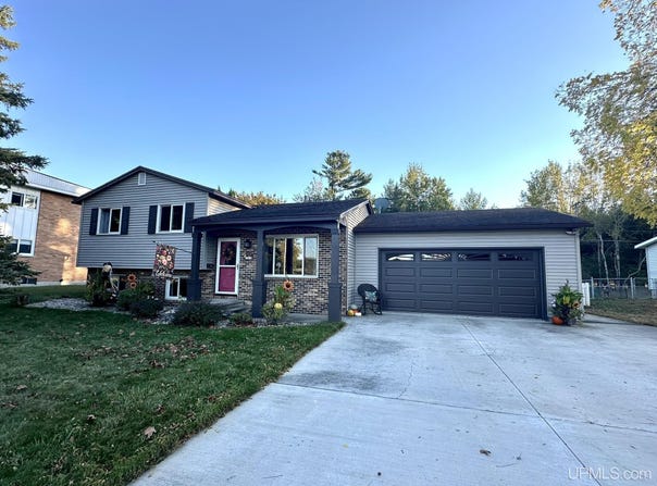 2801 S 5th Avenue, Escanaba, MI 49829