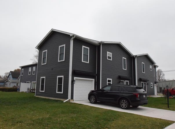 150-152 N 16th Street, Chesterton, IN 46304