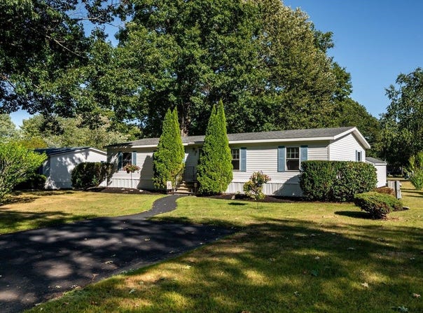 21 Oak Drive, North Hampton, NH 03862