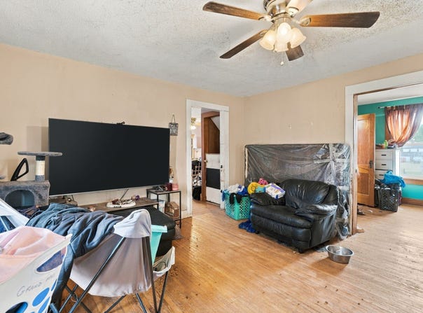 318 W State Street, IA 52322