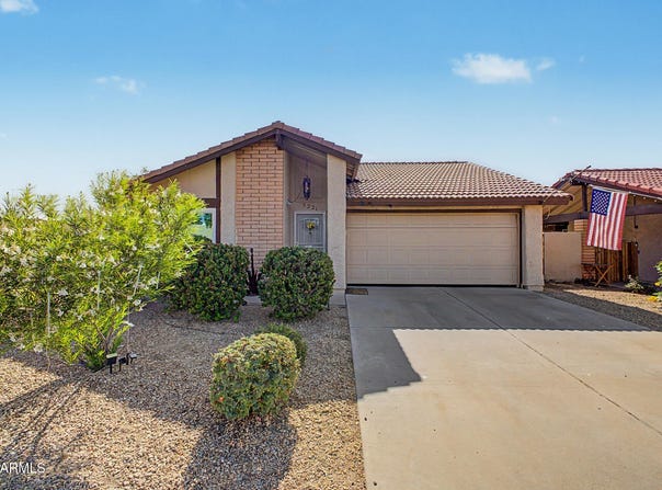 5221 E SAGUARO Circle, Phoenix, AZ 85044