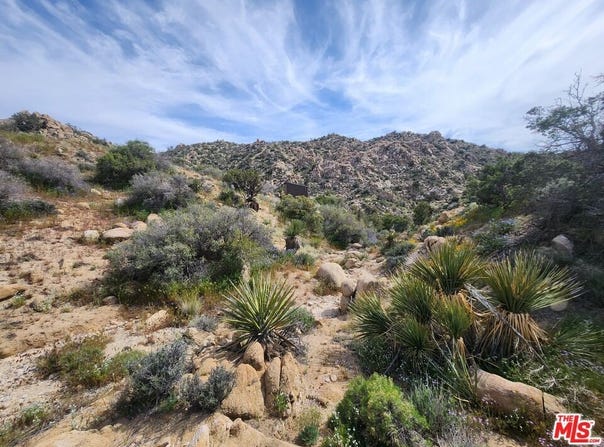 20 W Omega Trl, YUCCA VALLEY, CA 92286