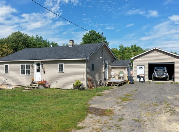 17 S Chester Road, Chester, ME 04457