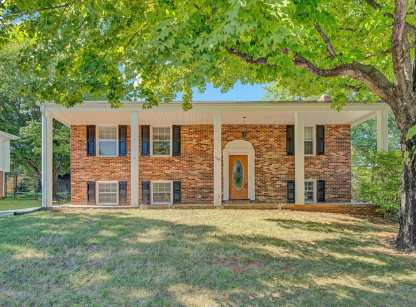 736 Finney Dr, Vinton, VA 24179