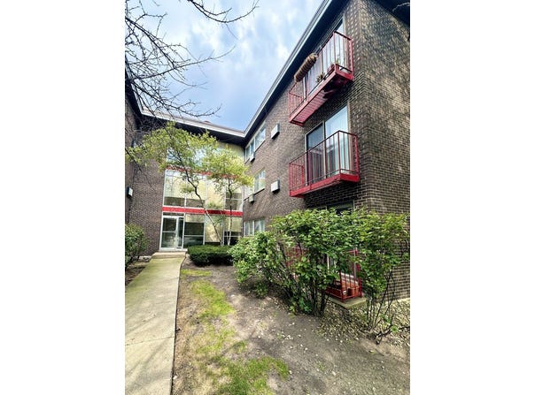 8524 Skokie Boulevard, Skokie, IL 60077