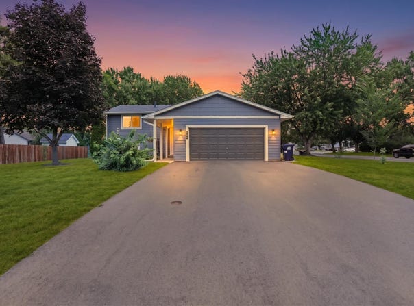 1239 Ruby Lane, Shakopee, MN 55379