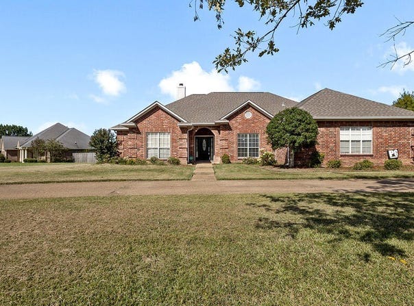 2 Lost Creek Circle, Texarkana, TX 75503